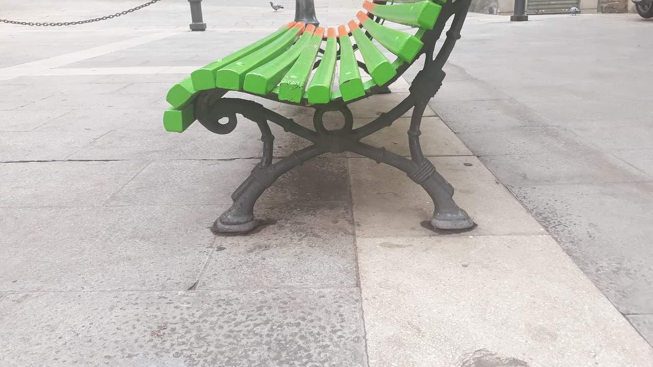 Imatge pels mitjans: Substitució de bancs romàntics de 30 cm alçada