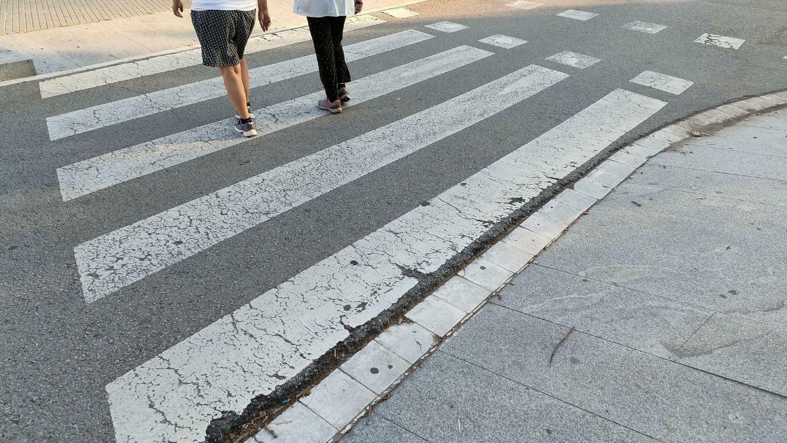 Imatge pels mitjans: Arreglar l&#39;asfalt de passos de vianants